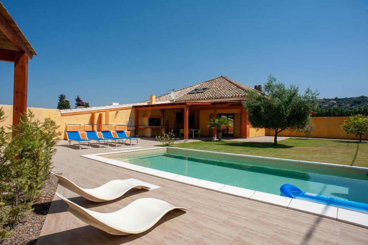 Villa Chloe Capitana Exterior photo