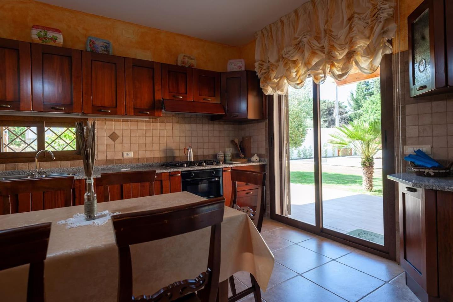 Villa Chloe Capitana Exterior photo