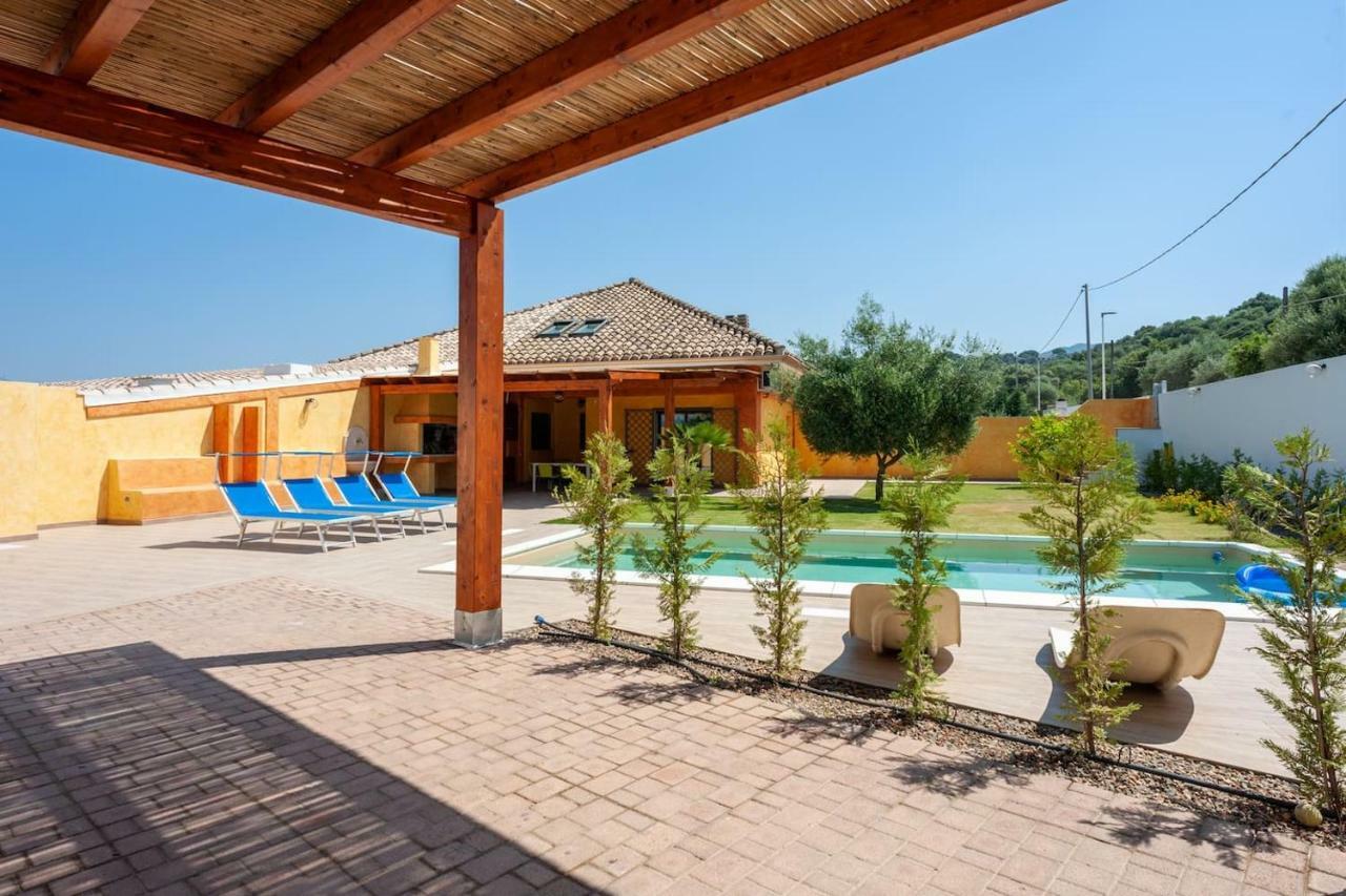 Villa Chloe Capitana Exterior photo